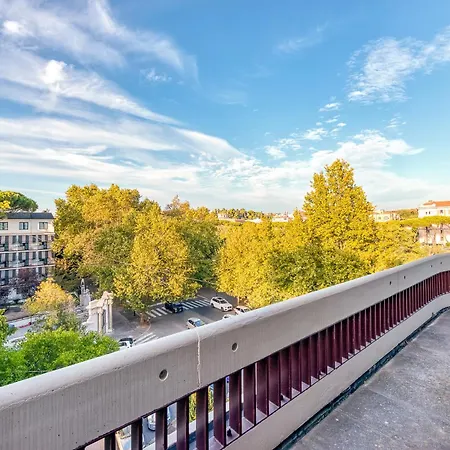 Skylife Art Gallery Loft - Riverfront Art Sanctuary 아파트