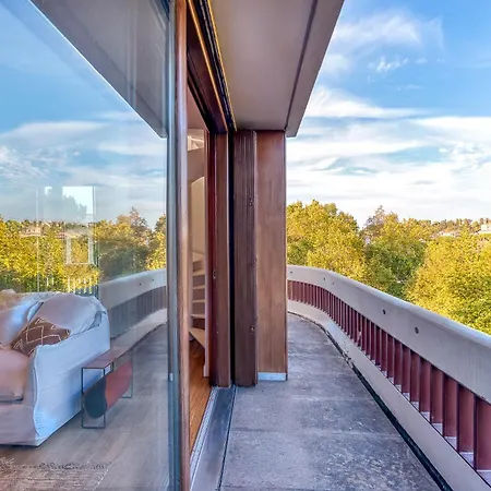 Skylife Art Gallery Loft - Riverfront Art Sanctuary 아파트 로마