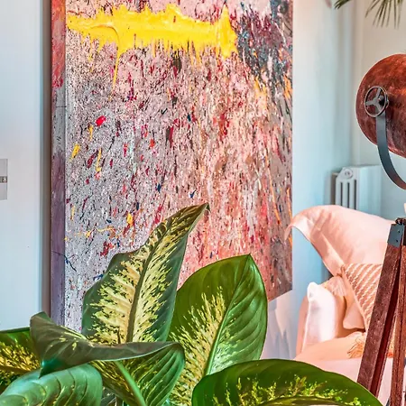 Skylife Art Gallery Loft - Riverfront Art Sanctuary 로마