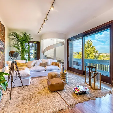 Skylife Art Gallery Loft - Riverfront Art Sanctuary *