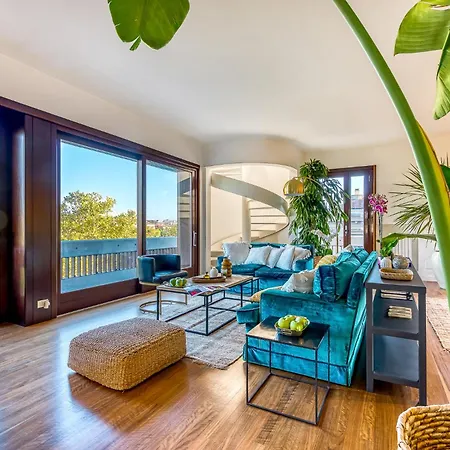 Skylife Art Gallery Loft - Riverfront Art Sanctuary