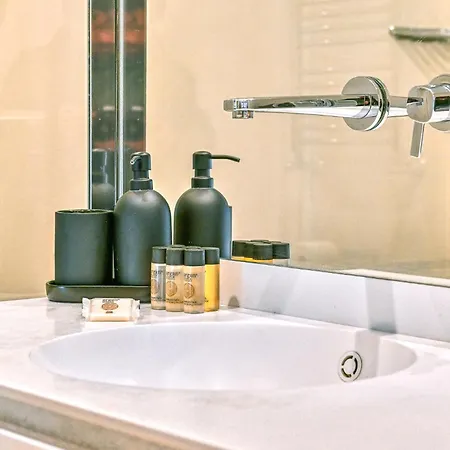 Skylife Art Gallery Loft - Riverfront Art Sanctuary 아파트