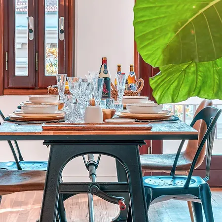 Skylife Art Gallery Loft - Riverfront Art Sanctuary 아파트