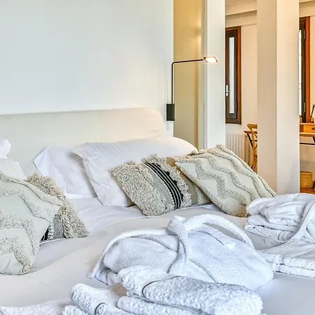 Skylife Art Gallery Loft - Riverfront Art Sanctuary 아파트 *