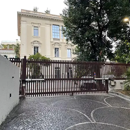 Skylife Art Gallery Loft - Riverfront Art Sanctuary 로마