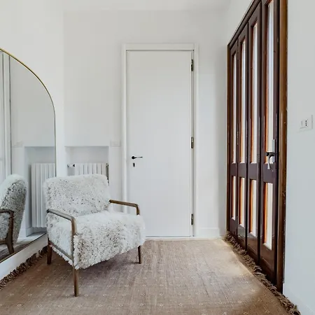 Skylife Art Gallery Loft - Riverfront Art Sanctuary