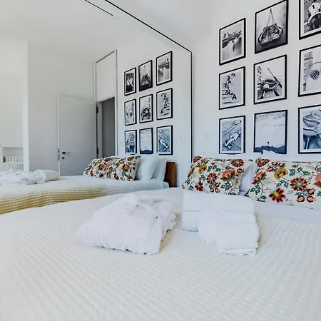 Skylife Art Gallery Loft - Riverfront Art Sanctuary