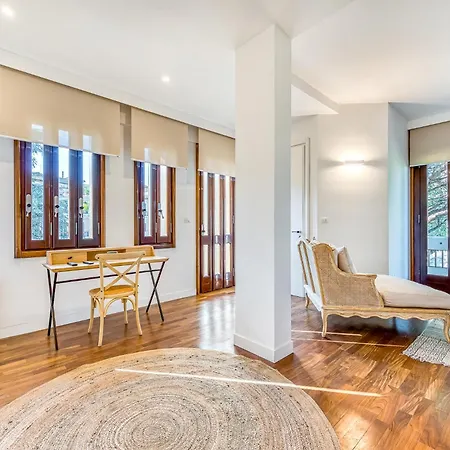 Skylife Art Gallery Loft - Riverfront Art Sanctuary Apartment Rome